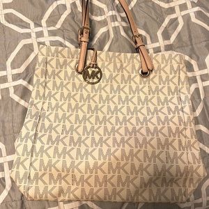 White Micheal Kors Bag